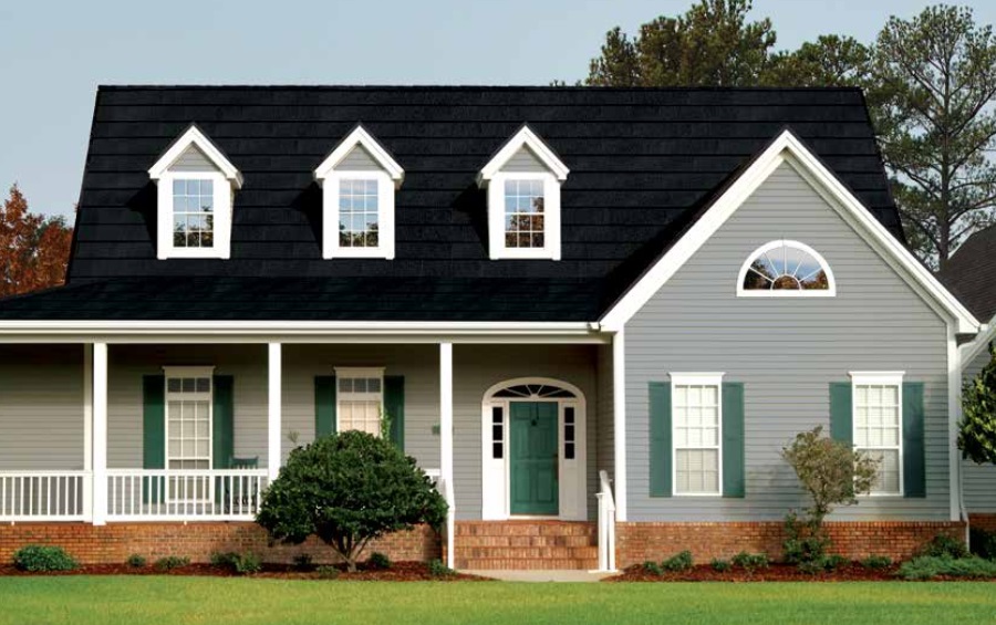 GAF TimberSteel™ Obsidian Black House