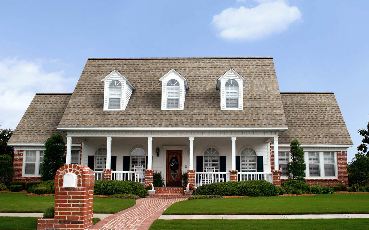 Owens Corning TruDefinition® Duration® Shingles + Designer Colors Amber House