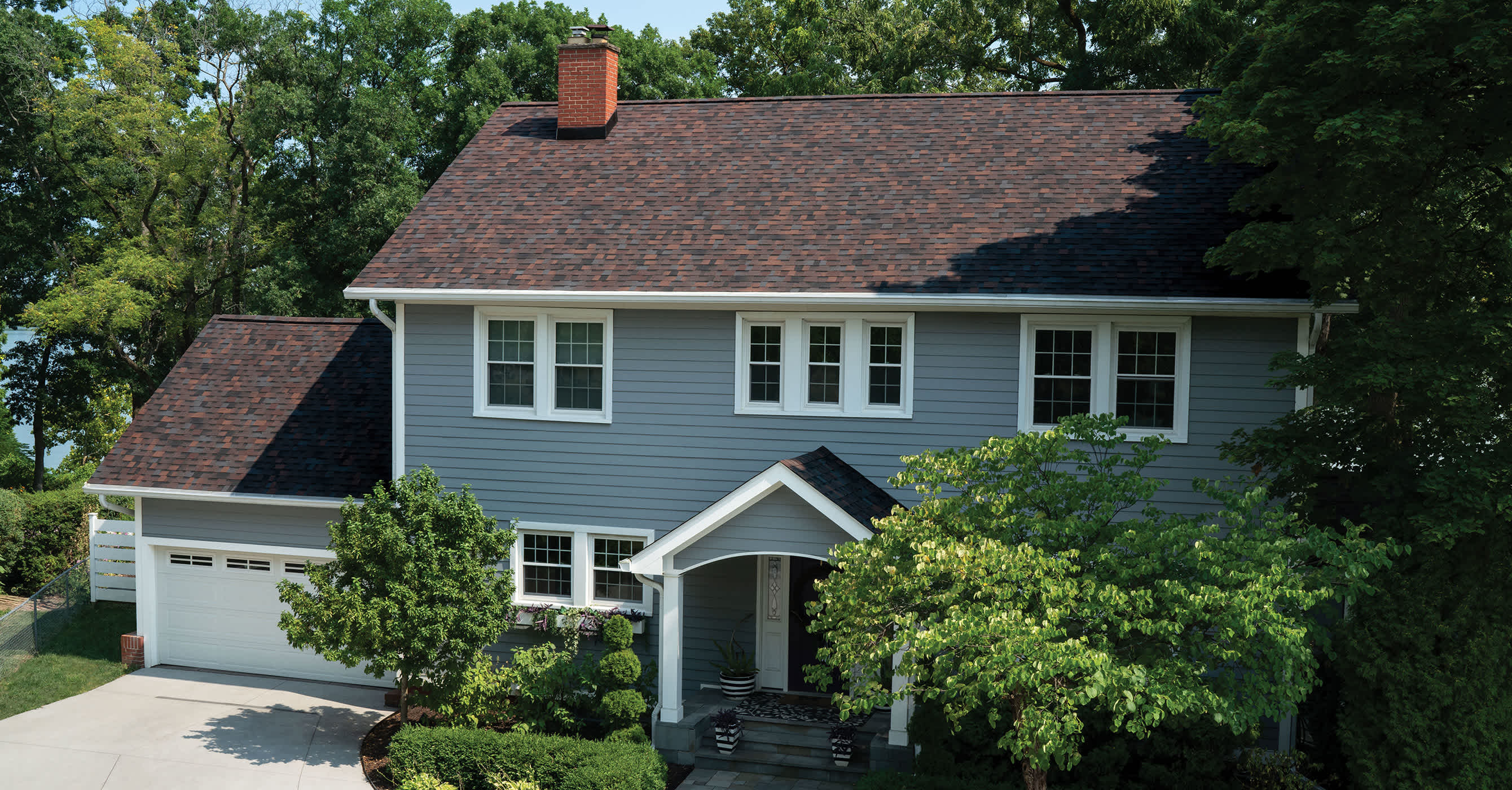 Owens Corning TruDefinition® Duration® Shingles + Designer Colors Bourbon House