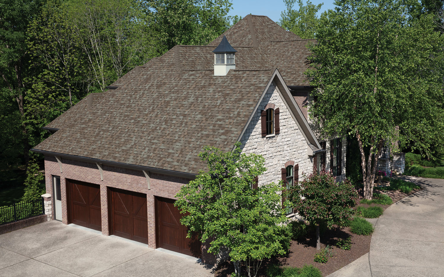 Owens Corning TruDefinition® Duration® Shingles + Designer Colors Driftwood House